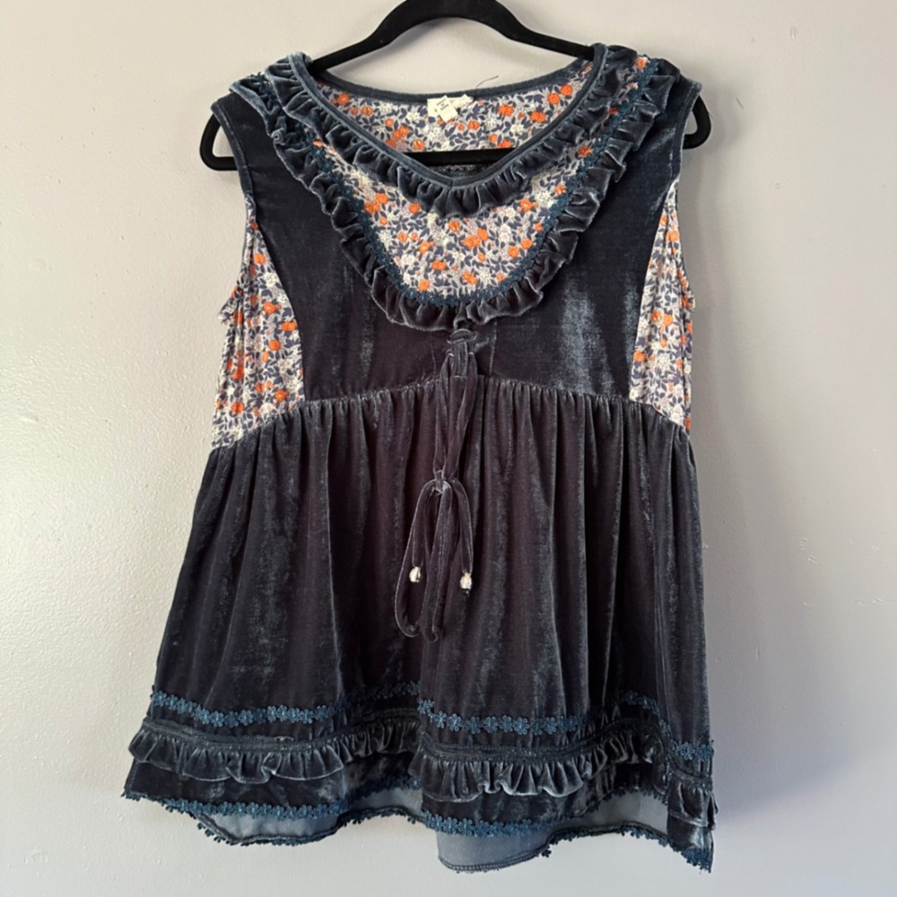 POL Velvet Floral-Panel Tank Top in Charcoal and Orange
